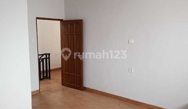 Brand New House in Poris Indah 7x11m² 3 Floors SHM KPR Available 2