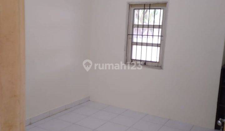 kamar tidur rumah di grand poris cipondoh