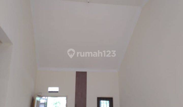 ruang keluarga rumah di grand poris cipondoh