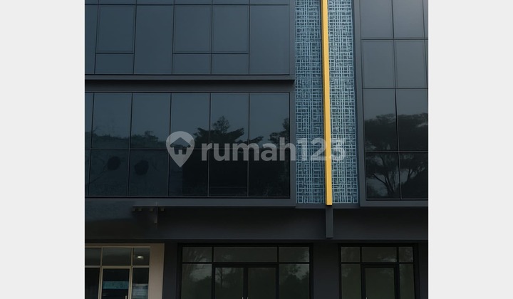 For Rent 3-Story Shop House in BSD Facing Road near Atmajaya Campus For Rent 3-Story Shop House in BSD Facing Road near Atmajaya Campus