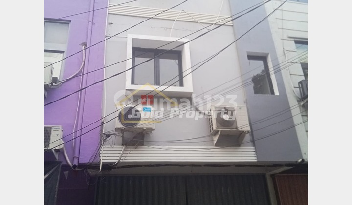 For Sale: 3-Story Shop House Ready to Occupy, Strategically Located Near Tebet Station For Sale: 3-Story Shop House Ready to Occupy, Strategically Located Near Tebet Station