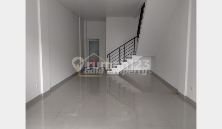 3-Storey Shophouse Facing Road, Strategic Location Near University, Cluster, Toll Road, Modern Market, Station 2