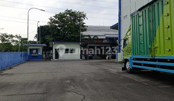 Warehouse for Quick Sale with a Luxury Office, 3 Floors in the JIEP Area, Pulogadung...