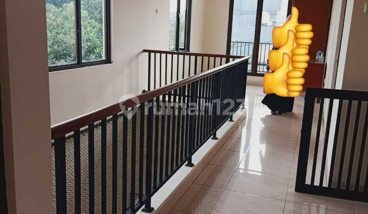 Dijual rumah hoek pinggir jalan siap huni cocok untuk usaha di harapan indah, bekasi barat Harga 5.5 m/nego