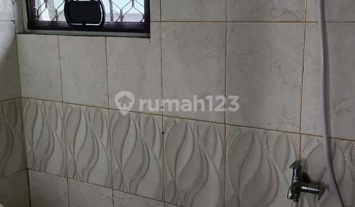 For Sale Good House Ready to Live In with Swimming Pool in Metland Menteng Cakung, East Jakarta 2