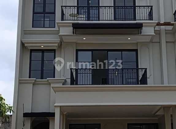 Sale! Rumah Baru Asri Mewah Pinggir Jalan Lb 300m2 Fasilitas Mewah Sisa 1 Cuma 4 M Cocok Milenial Lokasi Jakarta Selatan  2