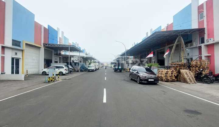 Good Warehouse Ready to Use Includes Luxurious Office 300m2 Land Area In Sedayu Bispark Cakung East Jakarta