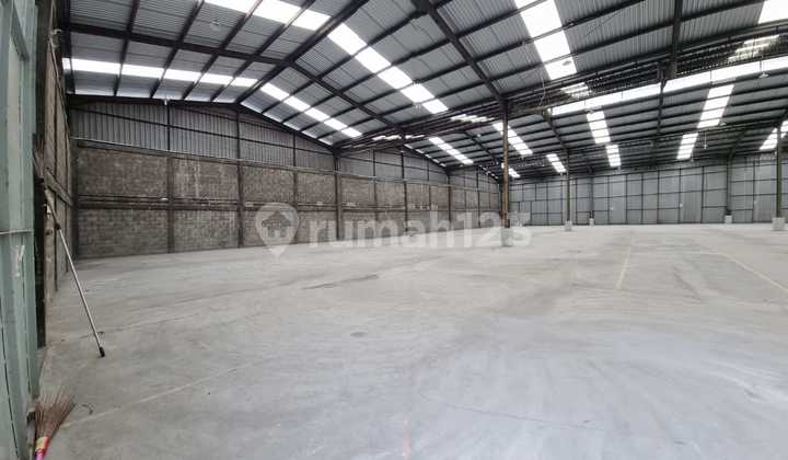 For Rent: Good Warehouse. Warehouse Complex. Location: Cakung, East Jakarta.