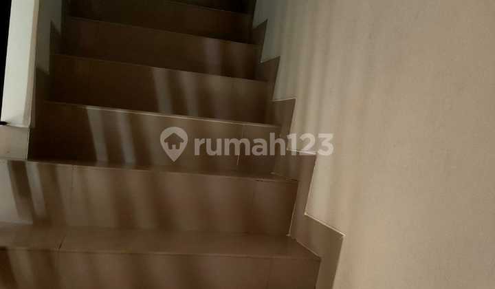 Dijual Cepat dan BU rumah 2 lantai semi furnished full renovasi di cluster Eropa Sedayu City Kelapa Gading. 2