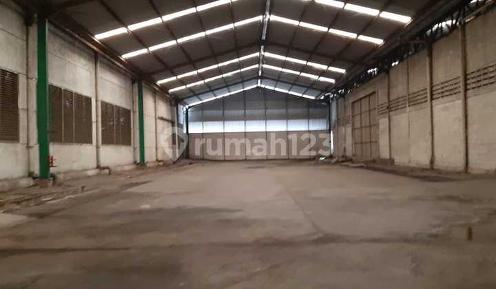 Warehouse for rent. Narogong Main Road, Limus, Cileungsi, Bogor.