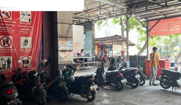 Disewakan Gudang Sentra Niaga dengan ukuran luas dan fasilitas lengkap, siap pakai untuk usaha maupun penyimpanan barang.