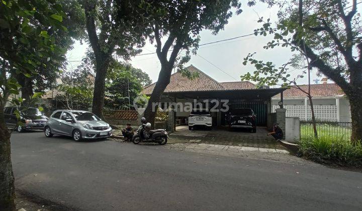 Rumah Asri Strategis Jl Riau Kota Bandung  1