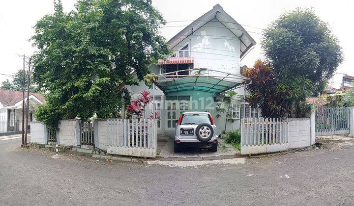 Rumah Klasik Asri Strategis Dekat Perkantoran Sayap Supratman Bandung  1