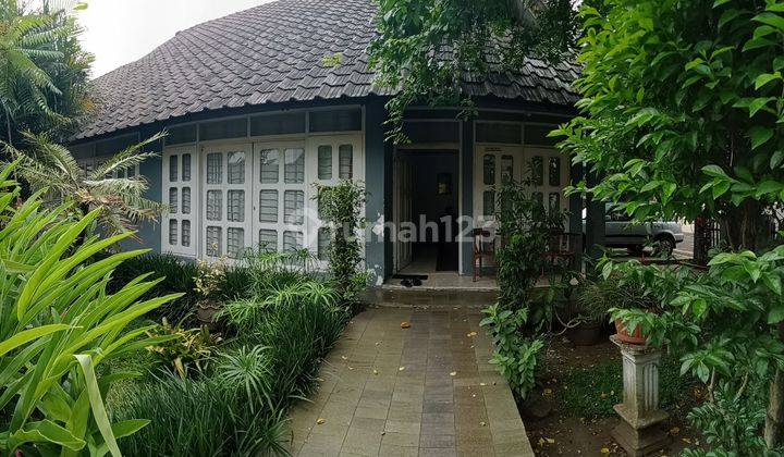 Rumah Klasik Asri Strategis Dekat Perkantoran Sayap Supratman Bandung  2