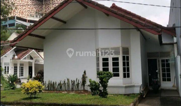 Rumah Klasik Cantik Pelesiran Cipaganti Kota Bandung  2