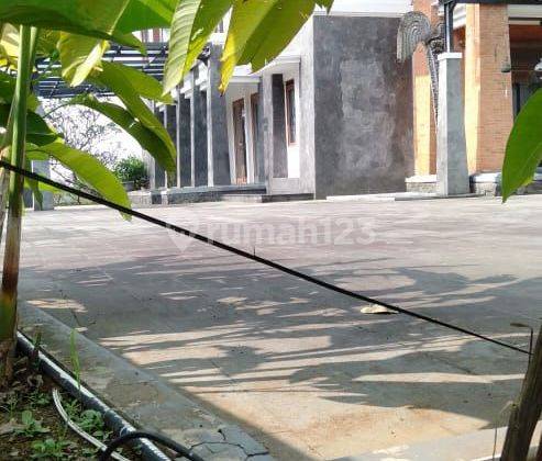 Rumah Villa Artis Mewah Kolam Renang di Dago Bandung 1