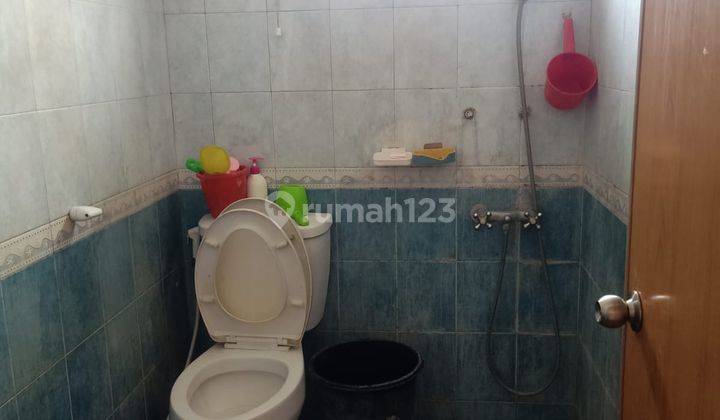 kamar mandi rumah 2 lantai minimalis komplek