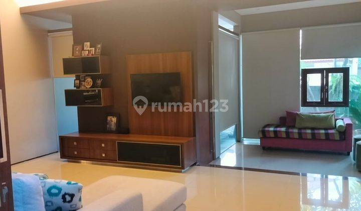 Rumah Full Furnised di Bintaro Sektor Tangerang Selatan , Rie 2