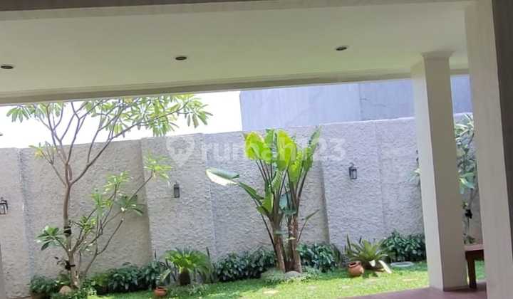 Jual Rumah Mewah Rapih dan Siap Huni di Crown Gading Serpong Stl 2