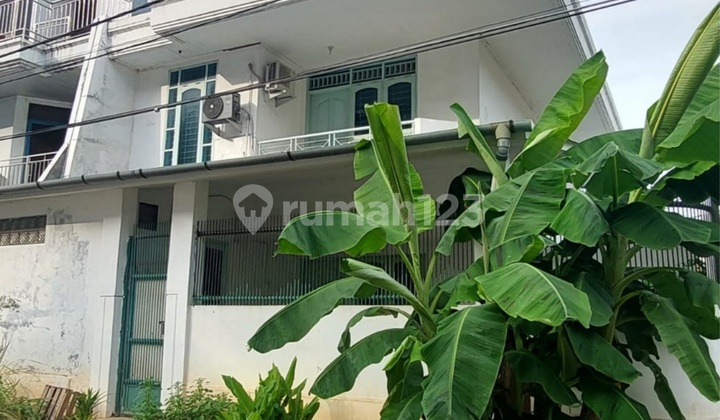 Dijual Rumah di Green Garden Semi Furnish Jakarta Barat, Lia