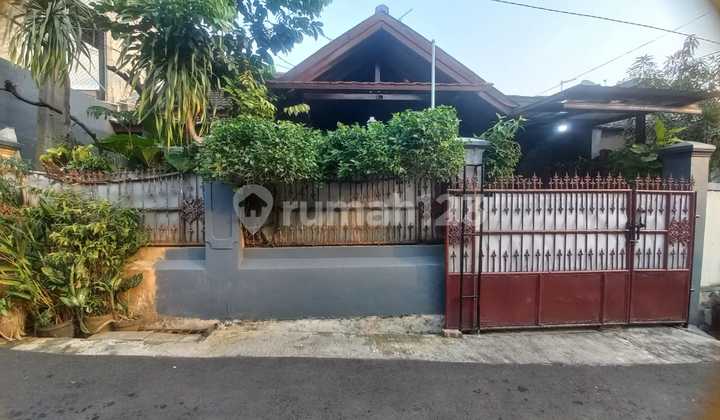 For Sale: Mekarsari Permai Cottage House, Cimanggis, Depok, West Java Van