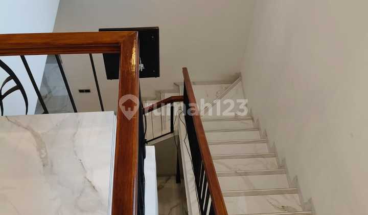 Rumah 2 Lantai Hoek Cluster Aquamarine Phg Gading Serpong Ade 2