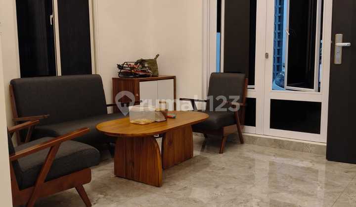 Jual Rumah 2 Lantai Full Renov di Sektor 7C Gading Serpong Ade 2