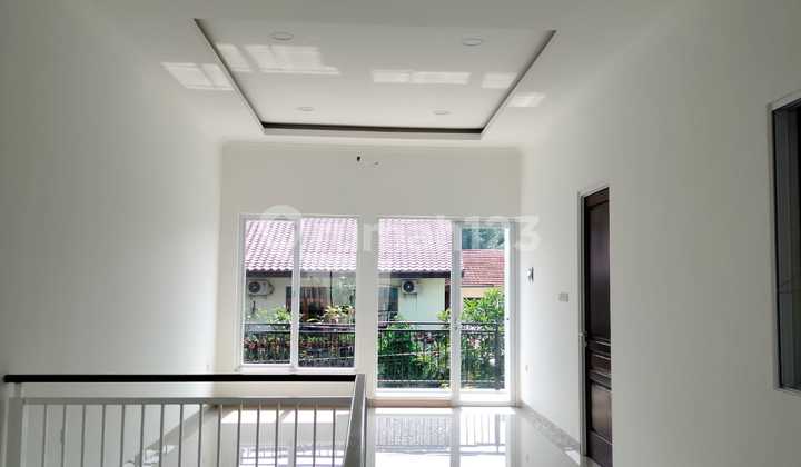 Rumah Griya Loka BSD gaya Classic Brand New, dekat Pasar Modern