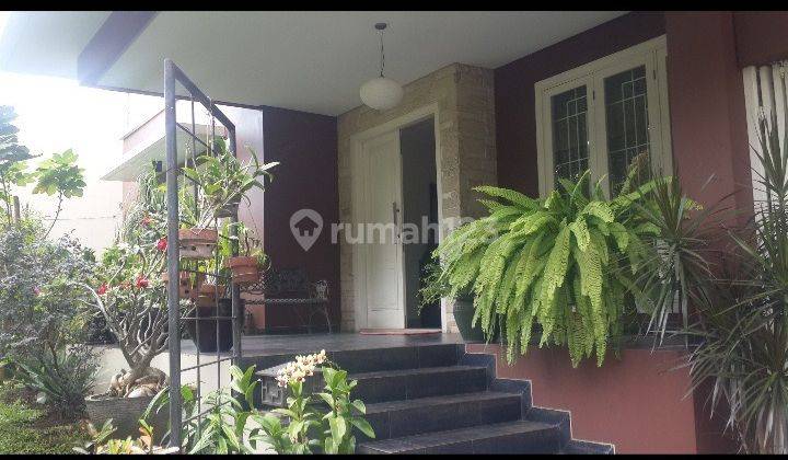 Rumah Mewah Tanah Luas Semi Furnished di Menteng Bintaro 1