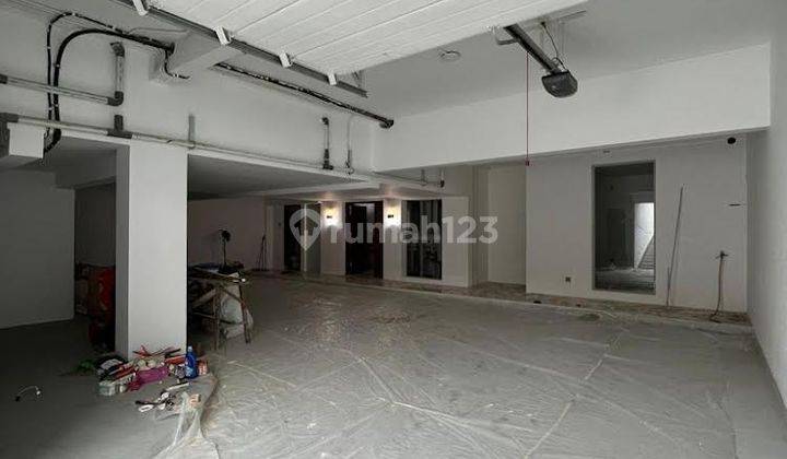 Rumah Mewah di Pondok Indah dengan Kolam Renang 2