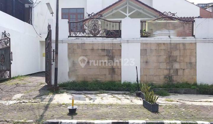 Rumah Luas 379 m2 Lokasi Strategis di Jakarta Selatan 1