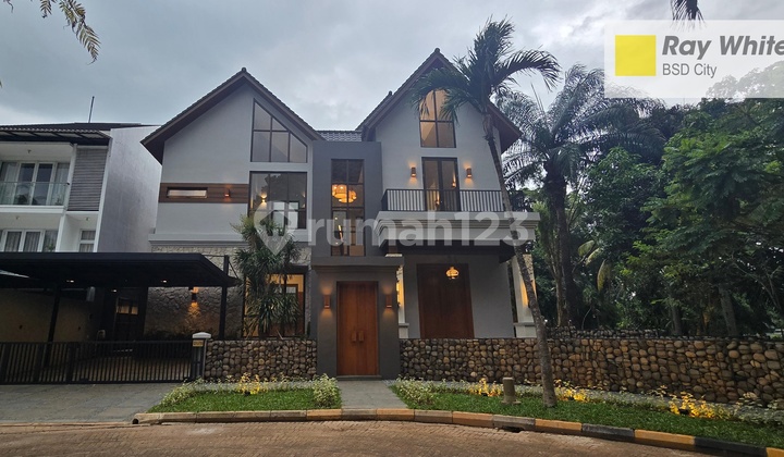 House in Puspita Loka BSD, a rare position facing the trees.