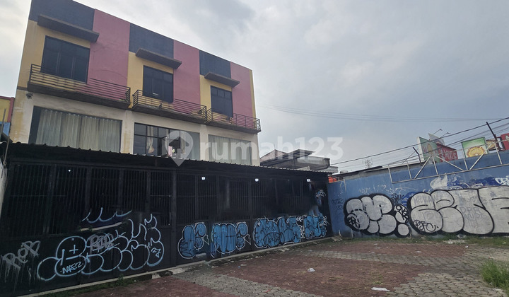For Sale Three Adjoining Shophouses on Jl. Raya Otto Iskandar Dinata (Otista), Tangsel 2