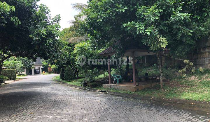 Rumah Bagus Hook di Delatinos BSD City ada Gazebo dan Kolam Ikan dekat Tol 1