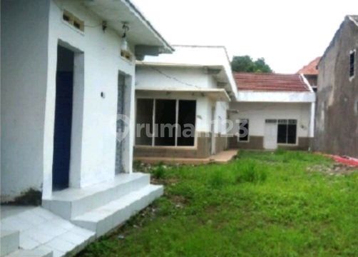 Strategic house on Sukun Street, Banyumanik. 1