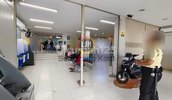 Office building on Majapahit Street 1