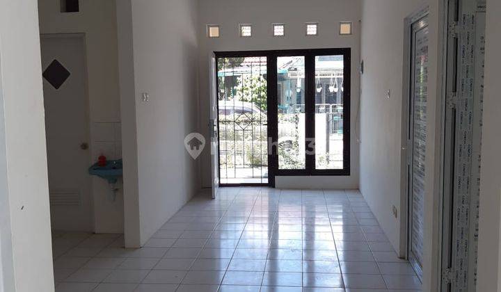 Rumah 1 lantai hook di Graha Padma 1