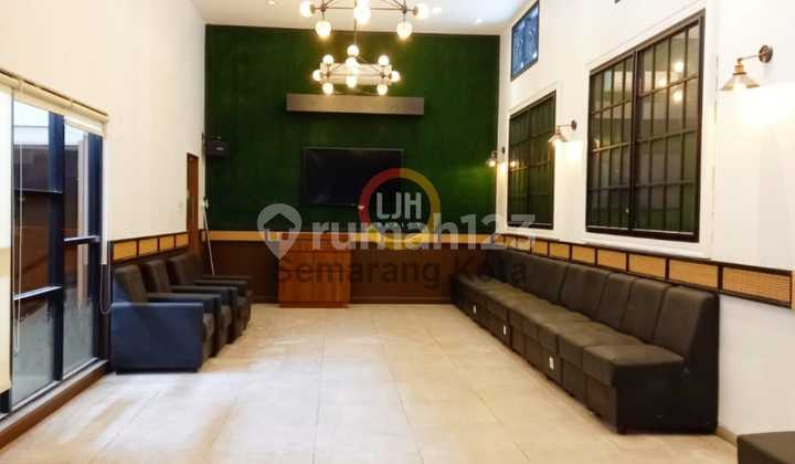 Bangunan Resto di Jalan Raung 1