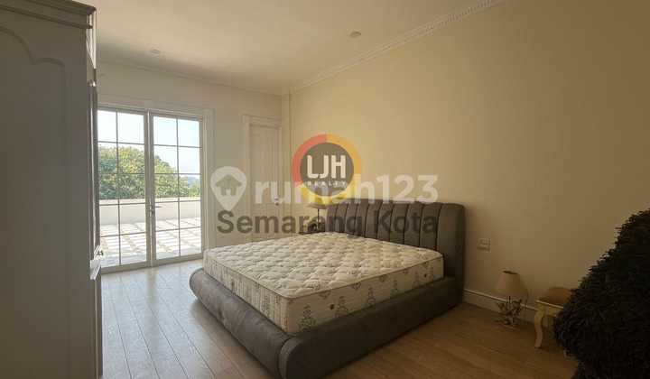 Rumah Mewah Bergaya Kolonial di daerah Gajah Mungkur 2