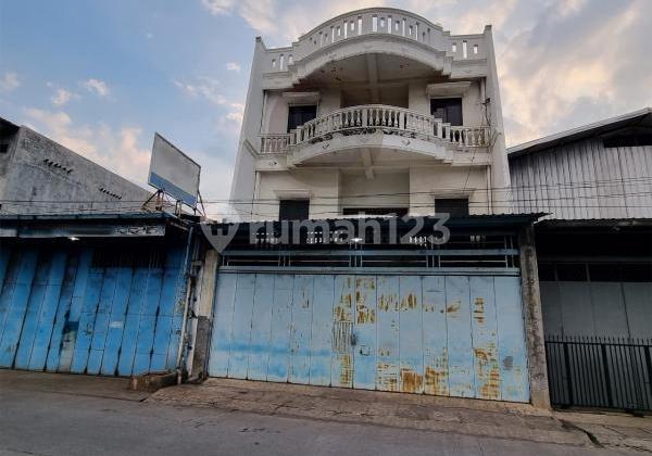 Bangunan Rumah Cocok untuk Usaha di Jalan Baruito 1