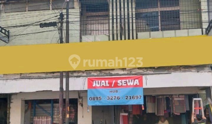 Selling 3-Storey Shophouse on Dulatip Street, Bandung 1