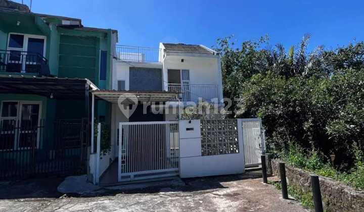 Rumah Siap Huni di Mandalajati Cocok untuk Keluarga Bahagia Rumah Siap Huni di Mandalajati Cocok untuk Keluarga Bahagia