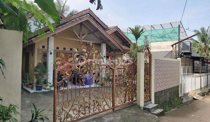 Dijual rumah dengan halaman luas akses mobil di Cilodong Depok 2