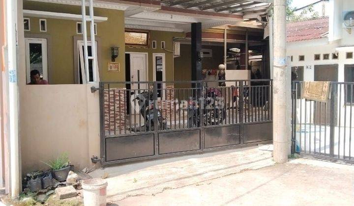 Dijual rumah 2 lantai di Mampang Depok 2