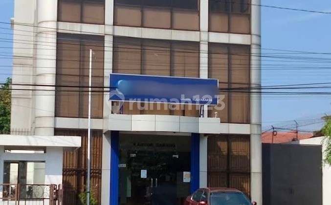 Strategic 3-Story Building Investment in the City Center of Tegalrejo, Yogyakarta