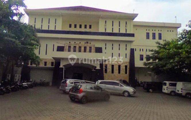 Gedung 3 Lantai Parkir Luas Dekat Kampus Ugm Yogyakarta 2