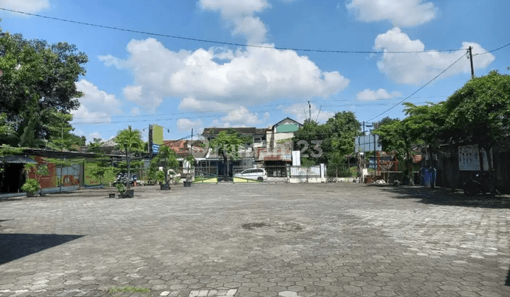 Gedung Strategis di Kota Yogyakarta Parkir Luas 2