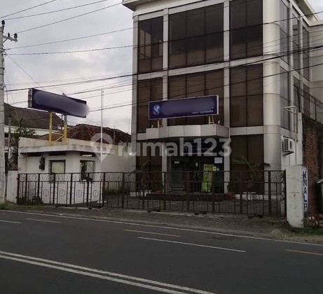 Strategic 3-Story Building Investment in the City Center of Tegalrejo, Yogyakarta