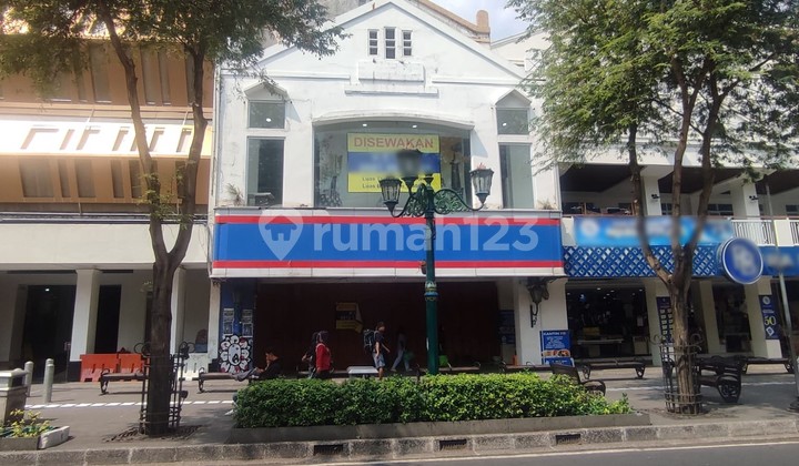 Ruang Usaha 4 Lantai Lokasi Premium Daerah Wisata Malioboro Yogyakarta.