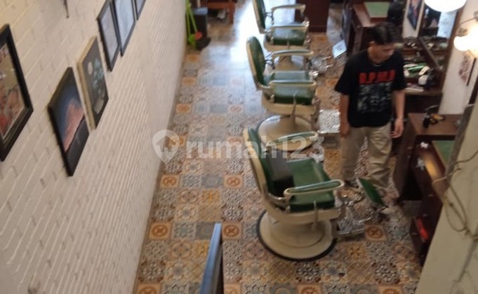 Strategic 2-Story Shop House for Sale on Kusumanegara Street, Kotagede, Yogyakarta 2